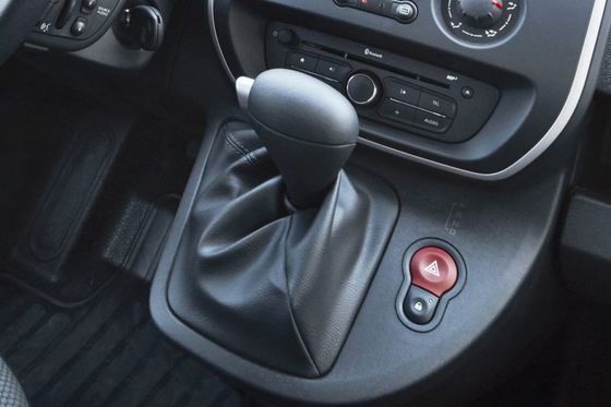 2 Seater Van avec le meilleur prix chez Renault Kangoo, et confortable aux caractéristiques, au kilomètrage, à l'allocation des places, et aux performances de moteur