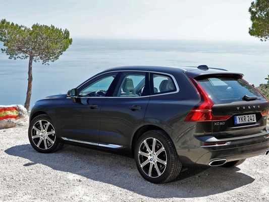 4 voitures électriques moyennes 4WD 180Km/H Max Power 184KW Volvo XC60 B5 de roues