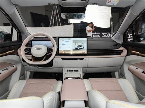 La géométrie écologique de luxe M6 450km CLTC de SUV Geely d'entraînement de roue des voitures électriques 4