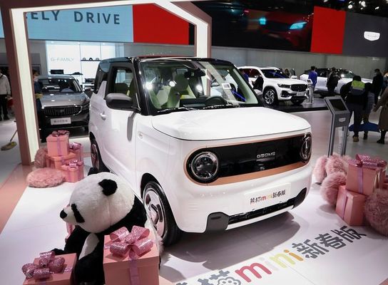 Berline avec hayon arrière New Energy électrique 120km NEDC de sièges des voitures 4 de Geely Panda Mini EV