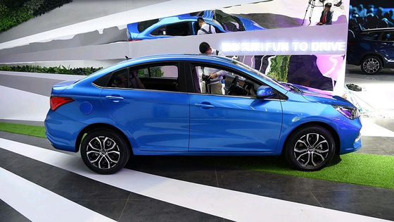 Les voitures électriques pures de Chery Arrizo E chargent rapidement la chaîne de la porte 401km de Seater 4 de la voiture 5 de SUV