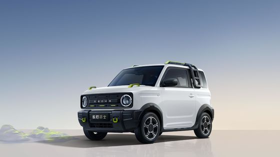 2023 Mini voiture électrique Petit véhicule électrique chinois avec un visage de Bronco à Geely Panda Knight 200 km de portée