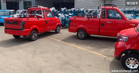 Véhicules emblématiques 2 portes 2 places Chinese Electric Pickup Car Pour diverses fonctions