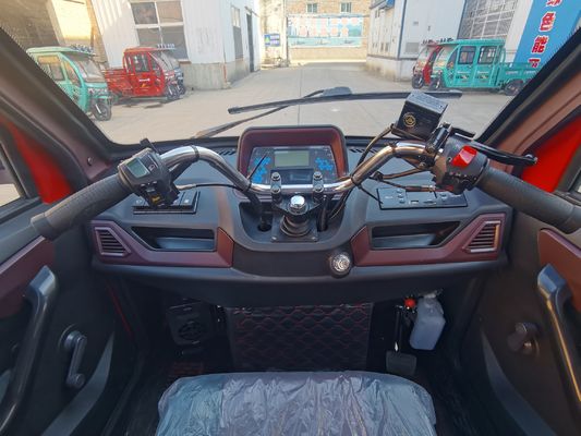 Tricycle à moteur fermé à essence avec plusieurs couleurs, vitesse maximale de 70 km/h