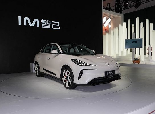 Zhiji LS6 Puissance maximale de 575 kW Toutes les voitures électriques avec une vitesse maximale de 252 km / h Véhicule de sport électrique