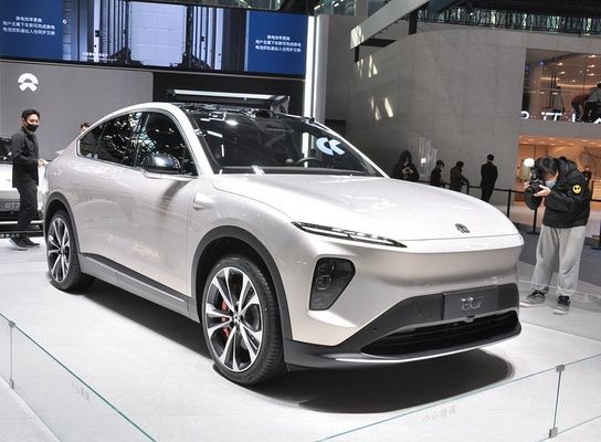 SUV à NIO EC7 75kWh Voiture électrique avec moteur fournissant 480 kW