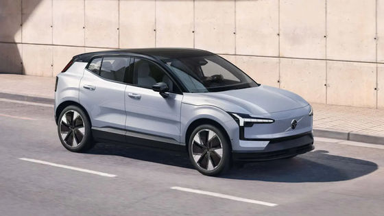 Le petit SUV électrique Volvo haut de gamme et le véhicule électrique à longue portée à Volvo EX30 en marche