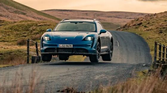 Le véhicule électrique le plus complet et le plus rapide - Porsche Taycan cross Turismo vitesse maximale 220 km/h