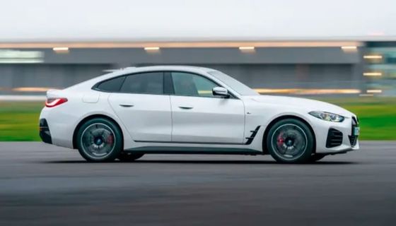 La plus récente et la traction intégrale de la BMW i4 à deux moteurs électriques