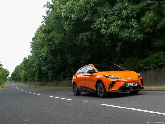 Nouvel énergie 2024 le plus chaud véhicule purement électrique MG4 EV avec 250N.m couple max. 986l extra grand espace de coffre