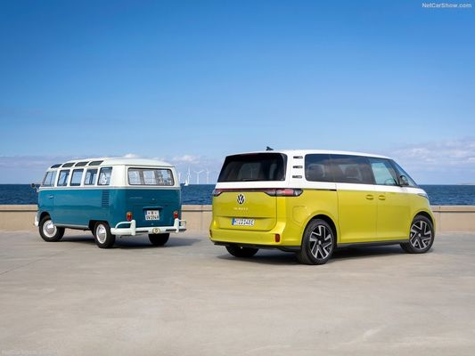 VW classique camping-car MPV Volkswagen ID Buzz. 2023 robort électrique grand espace pratique pour les familles