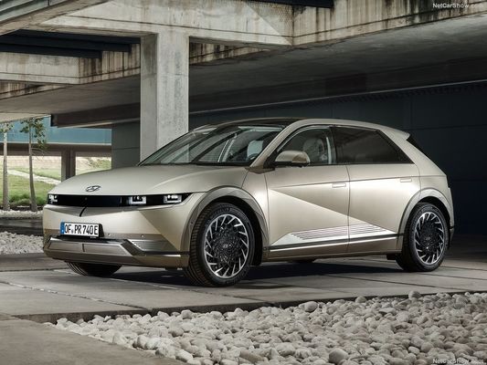 nouvelle famille de voitures tout électriques de Hyundai Ioniq5 Charmant, design futuriste avec une autonomie de 430 km