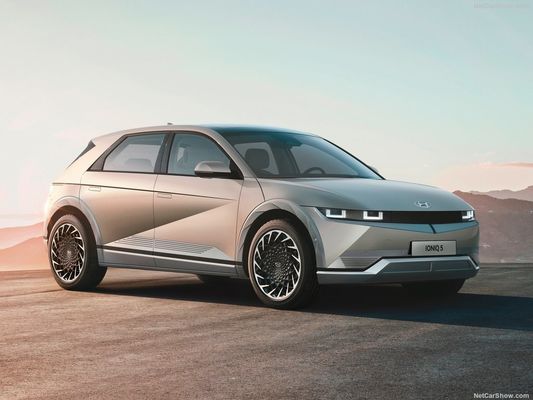 nouvelle famille de voitures tout électriques de Hyundai Ioniq5 Charmant, design futuriste avec une autonomie de 430 km