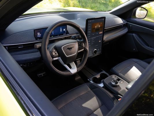 Une suspension de rallye unique, une voiture familiale, un sentiment de course au Ford Mustang Mach-E Rally (2024) 480 chevaux