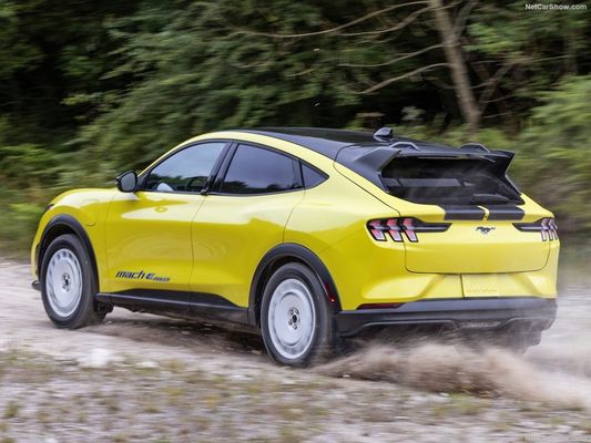 Une suspension de rallye unique, une voiture familiale, un sentiment de course au Ford Mustang Mach-E Rally (2024) 480 chevaux