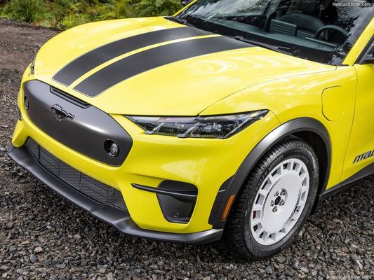 Une suspension de rallye unique, une voiture familiale, un sentiment de course au Ford Mustang Mach-E Rally (2024) 480 chevaux