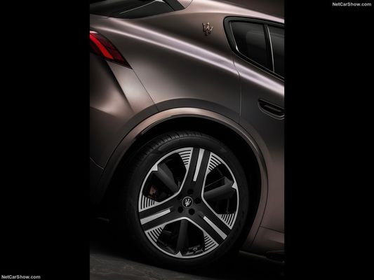 Une voiture électrique pure avec 450 kilomètres et une vitesse maximale de 325 km/h