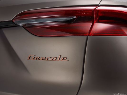 Une voiture électrique pure avec 450 kilomètres et une vitesse maximale de 325 km/h