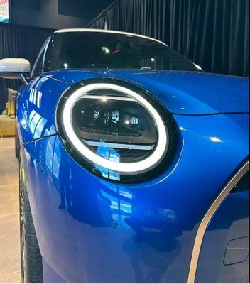 Coming To 2024 Dernière Mini Cooper électrique Pure Hatch 4 portes / 5 sièges Avec une grande salle