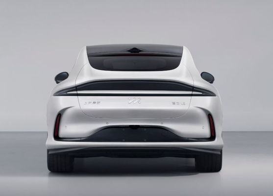 Presale Zhiji L6 Pure électrique 4 portes berline Moteur Puissance 216kw Avec une roue en acier à demi-spoke Nouvelle voiture d'énergie