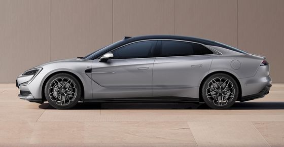 PRESALE 2024 Nouveau véhicule électrique BYD Yangwang U7 Sedan Résistance au vent de Cd 0,195 240 kW de puissance du moteur