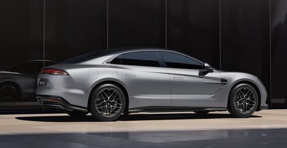 PRESALE 2024 Nouveau véhicule électrique BYD Yangwang U7 Sedan Résistance au vent de Cd 0,195 240 kW de puissance du moteur