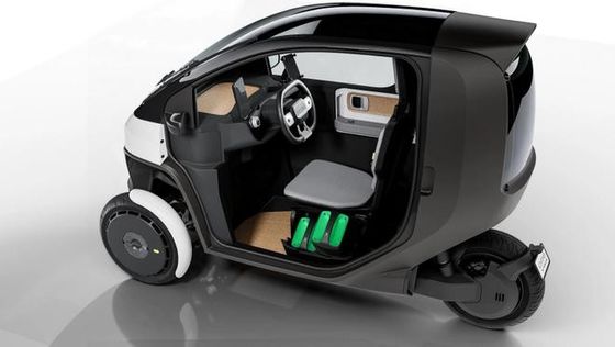 Mini EV car @ Nimbus One Un véhicule compact et inclinable capable d'atteindre des vitesses allant jusqu'à 50 mph avec une batterie pour les déplacements urbains