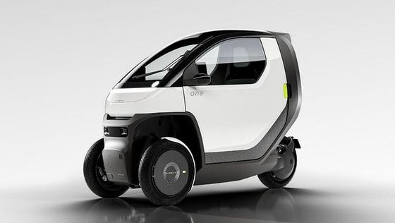 Mini EV car @ Nimbus One Un véhicule compact et inclinable capable d'atteindre des vitesses allant jusqu'à 50 mph avec une batterie pour les déplacements urbains