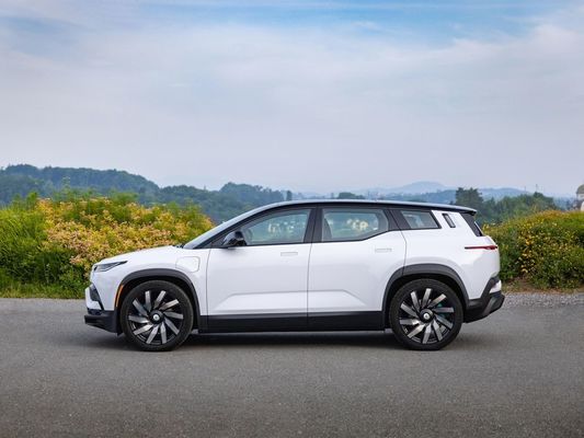 SUV électrique de la famille Fisker Ocean avec une puissance de 556 ch/737 Nm