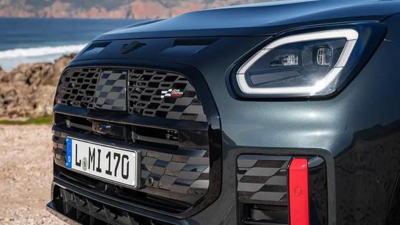 2024 Pure voiture électrique Mini Cooper Countryman E SUV de famille en forme de boîte 462km de portée avec 150km de puissance du moteur