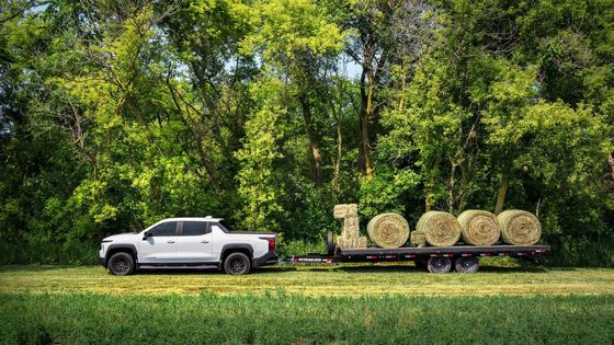 Nouveau camion électrique 2024 Chevrolet Silverado EV avec une autonomie impressionnante de 450 miles EPA fonctionnant à une capacité de remorquage de 10000 livres