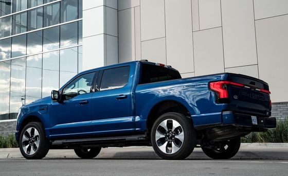 voiture électrique Ford F-150 Lighting pickup purement électrique avec une grande autonomie et un grand stockage