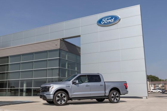 voiture électrique Ford F-150 Lighting pickup purement électrique avec une grande autonomie et un grand stockage