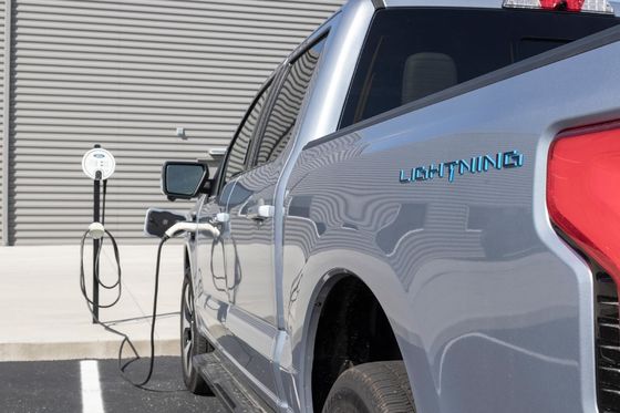 voiture électrique Ford F-150 Lighting pickup purement électrique avec une grande autonomie et un grand stockage