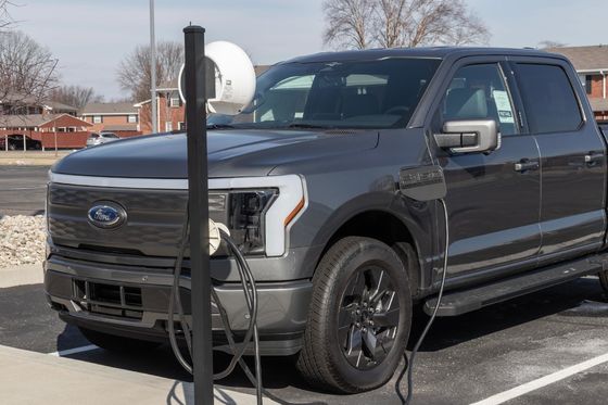 voiture électrique Ford F-150 Lighting pickup purement électrique avec une grande autonomie et un grand stockage