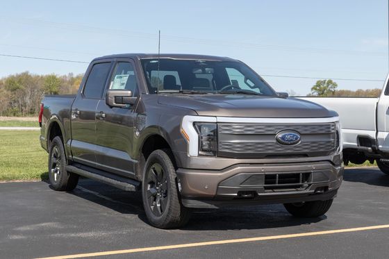 voiture électrique Ford F-150 Lighting pickup purement électrique avec une grande autonomie et un grand stockage