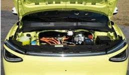 Les dernières voitures purement électriques Dongfeng Nammi 01 Hatchback EV Et une portée impressionnante Et une batterie à l'état solide