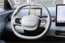 Les dernières voitures purement électriques Dongfeng Nammi 01 Hatchback EV Et une portée impressionnante Et une batterie à l'état solide