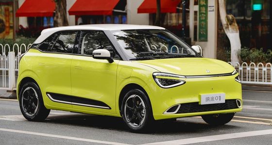 Les dernières voitures purement électriques Dongfeng Nammi 01 Hatchback EV Et une portée impressionnante Et une batterie à l'état solide