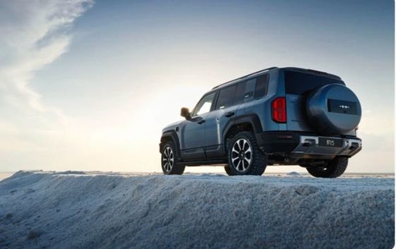 Nouveau PHEV électrique à quatre roues motrices Byd Formule Léopard 5 avec une puissance maximale de 505 kW et un couple maximal de 760 N · m.