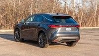 SUV crossover luxueux 2024 Lexus RX 450h+ PHEV avec une autonomie électrique de 37 miles