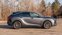 SUV crossover luxueux 2024 Lexus RX 450h+ PHEV avec une autonomie électrique de 37 miles