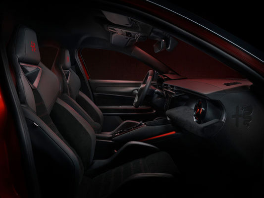 La voiture compacte la plus sportive Alfa Romeo Première EV Milano Avec 2 options de transmission 156ph & 240ph WLTC 240miles