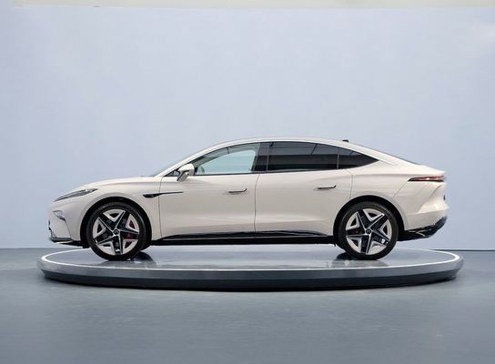 Véhicule purement électrique Feifan F7 est livré avec charge gratuite de la batterie et l'échange pour la vie 500km RWD transmission voiture électrique