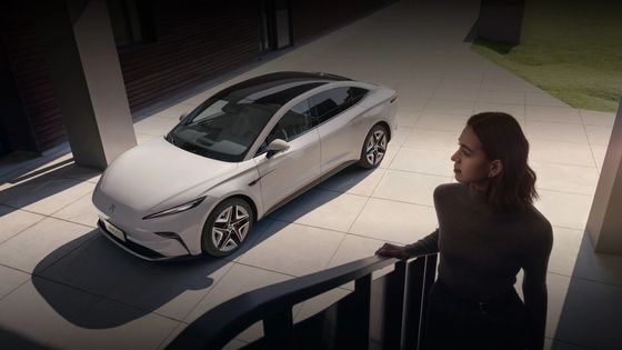 Véhicule purement électrique Feifan F7 est livré avec charge gratuite de la batterie et l'échange pour la vie 500km RWD transmission voiture électrique