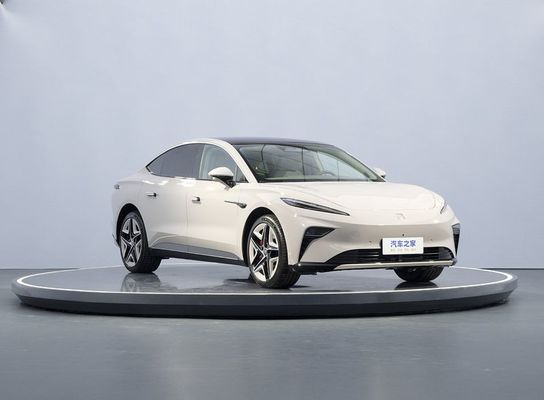 Véhicule purement électrique Feifan F7 est livré avec charge gratuite de la batterie et l'échange pour la vie 500km RWD transmission voiture électrique
