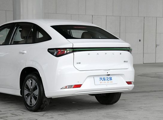 Véhicule purement électrique Geely Cao Cao 60 EV avec batteries échangeables et une autonomie de 415 Km et une charge rapide de 150 km / h