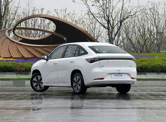 Véhicule purement électrique Geely Cao Cao 60 EV avec batteries échangeables et une autonomie de 415 Km et une charge rapide de 150 km / h