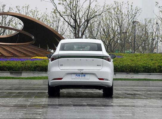 Véhicule purement électrique Geely Cao Cao 60 EV avec batteries échangeables et une autonomie de 415 Km et une charge rapide de 150 km / h