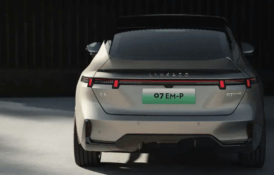 Aujourd'hui le plus récent lancé LYNK & CO 07 EM-P 126km longue portée pro PHEV 160 kW moteur électrique & 350N.m couple nouveau véhicule d'énergie